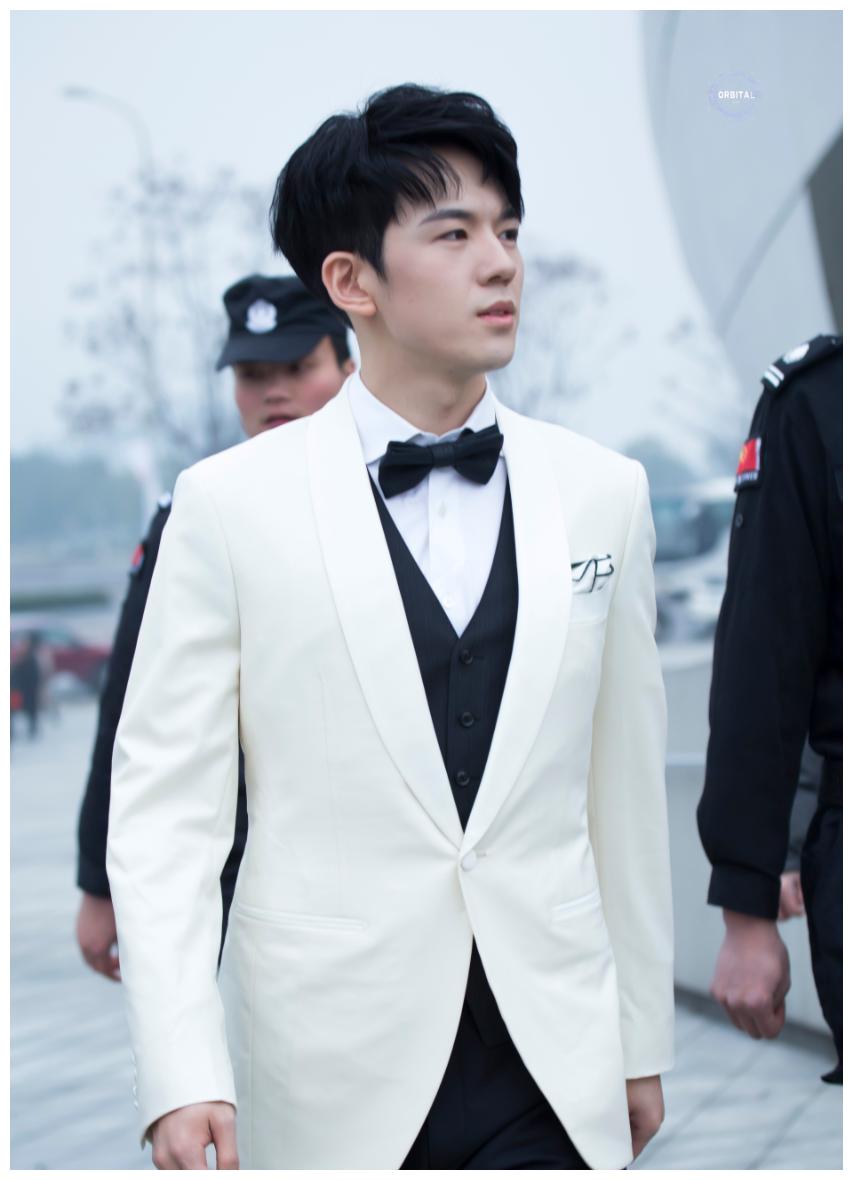 仝卓喊话郑云龙,昔日小伙伴变敌人,高考时期出来博眼球用意太大