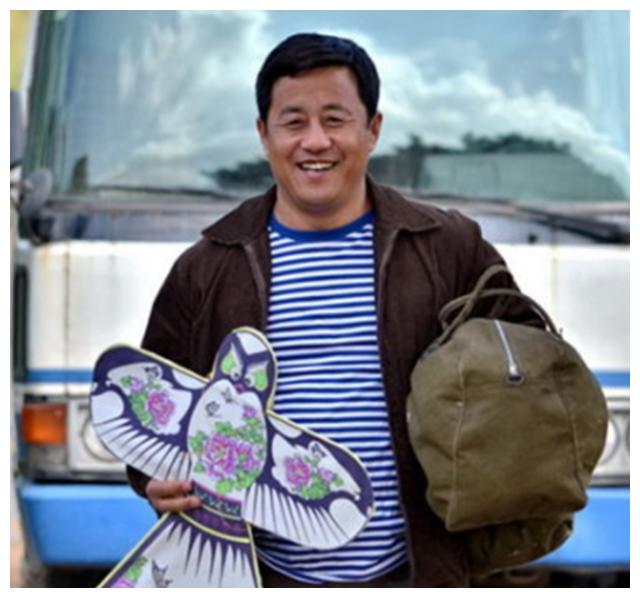 《乡村爱情》王长贵,做赵本山弟子17年,与妻子像两代人