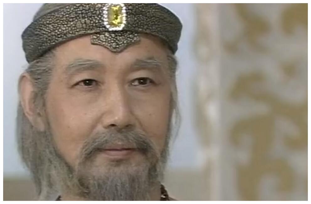 比干为纣王送上狐狸袍妲己发誓挖比干七窍玲珑心祭奠