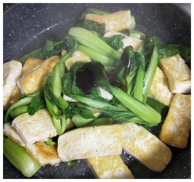 小青菜炒豆腐,简单小炒,夏季的开胃菜