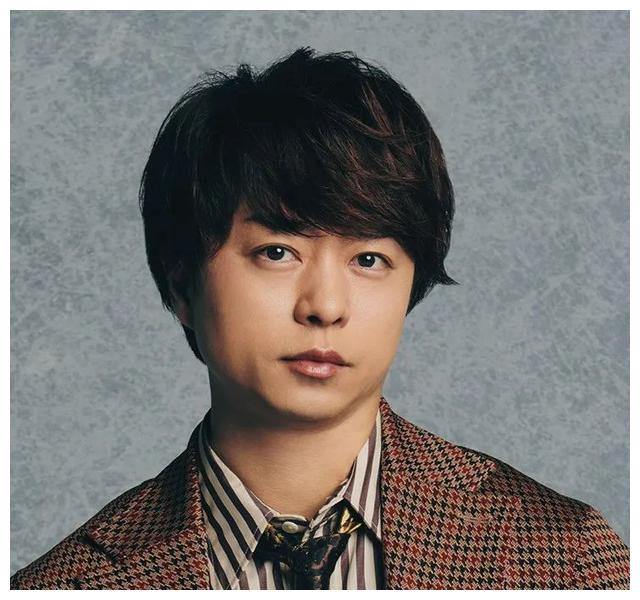 按照这个规律,今年跟室毅传出恋情的黑木华,就应该是下一个结婚的了!