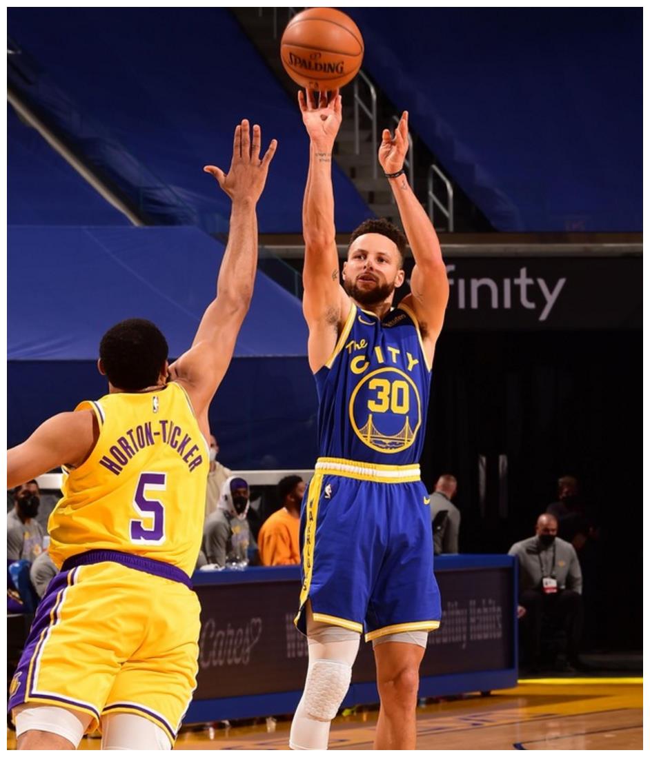 勇士与湖人附加赛前瞻近期状态出色的库里能否挑落卫冕冠军