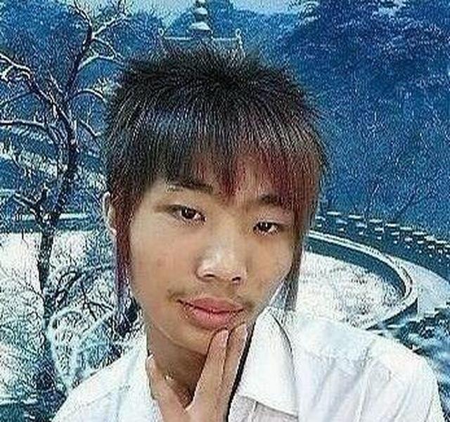 曾经,18岁的杀马特,想要当服务员,老板却说了一句,不招帅哥