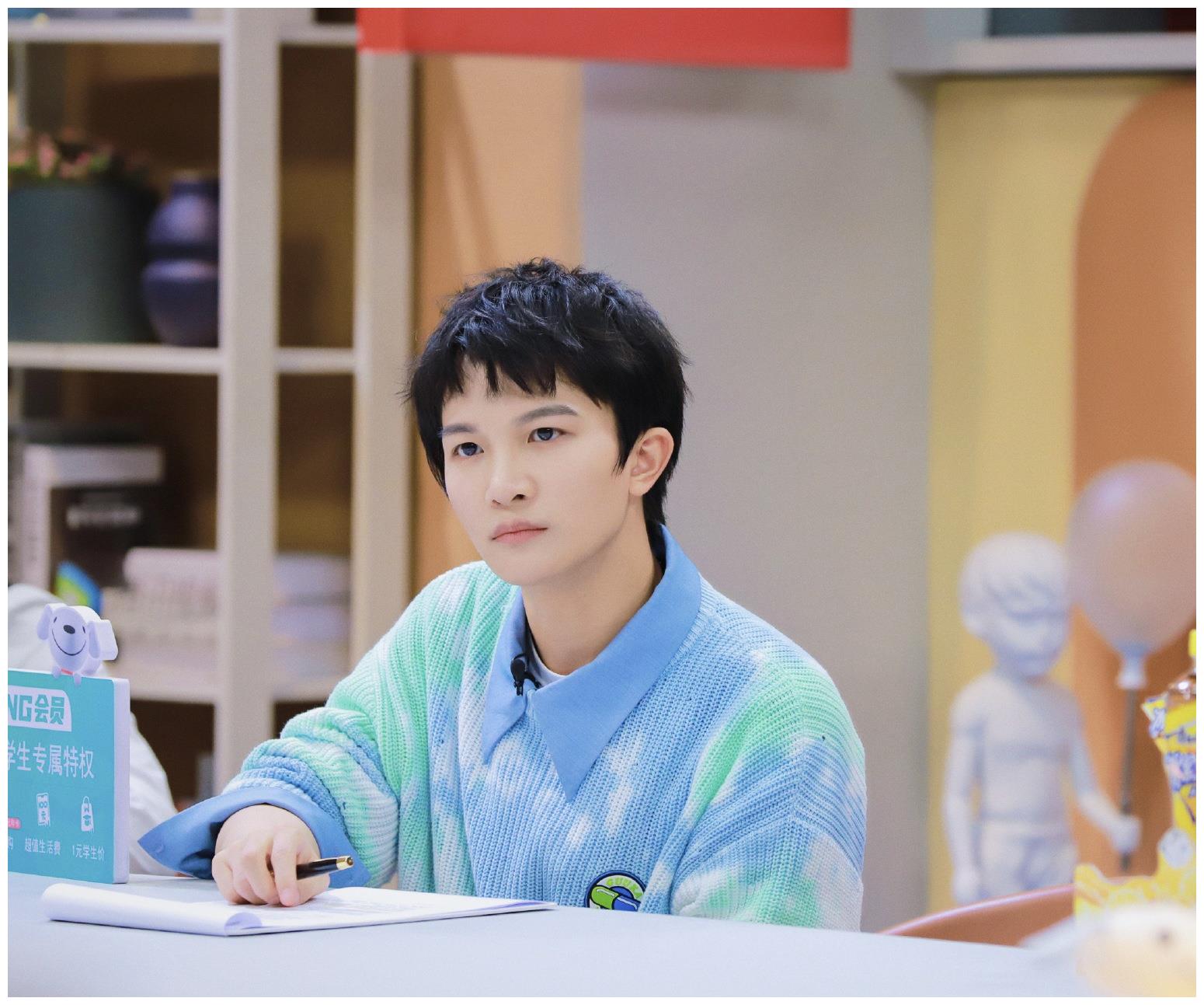 周深创4导师被曝同时轧多个节目歌手还是综艺咖