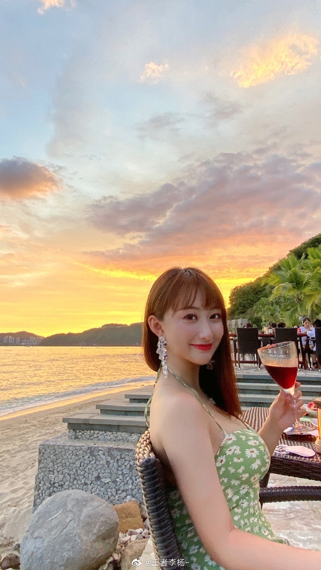 网红美女主持人李杨迷人写真美照好美啊