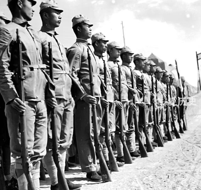 老照片:日伪奴化青年当铁杆伪军 要在中国培养纯正的日本人
