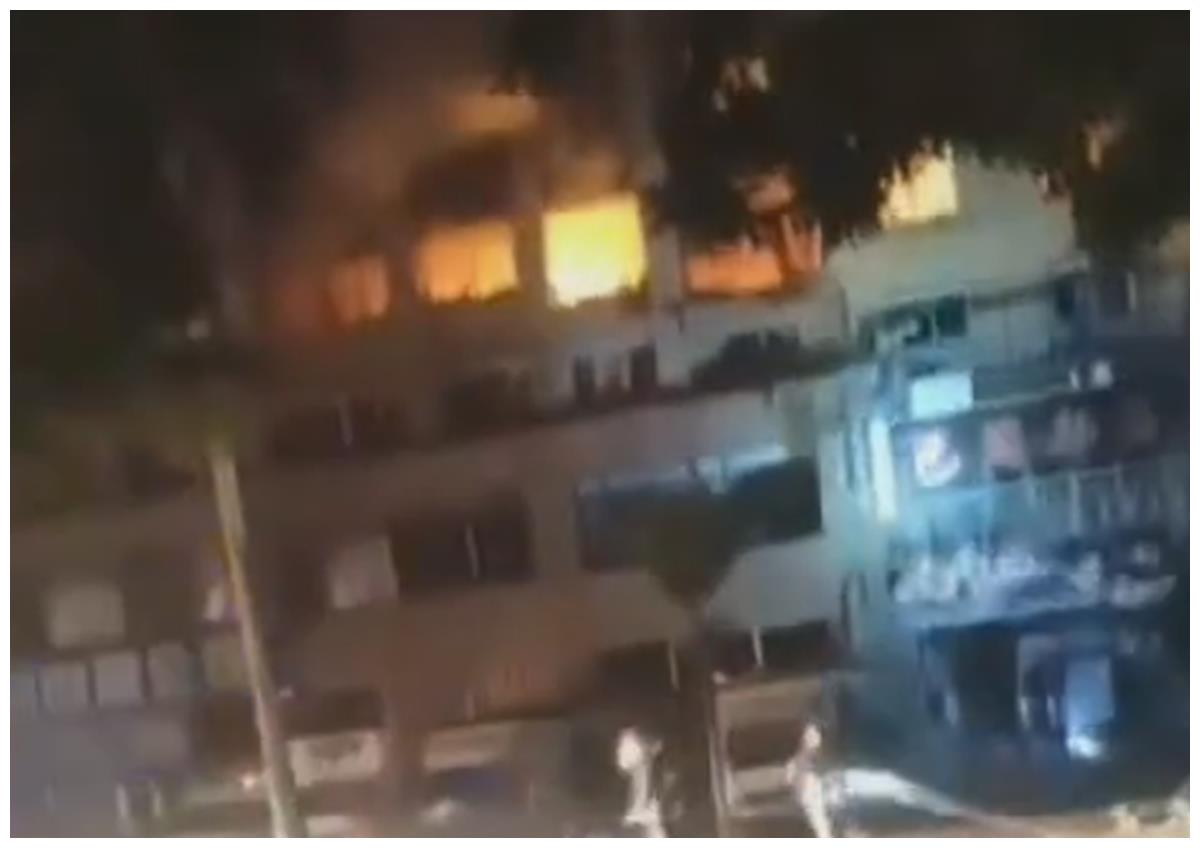 8死5伤！大连一住户家中凌晨发生爆炸，多个房间燃起大火休闲区蓝鸢梦想 - Www.slyday.coM