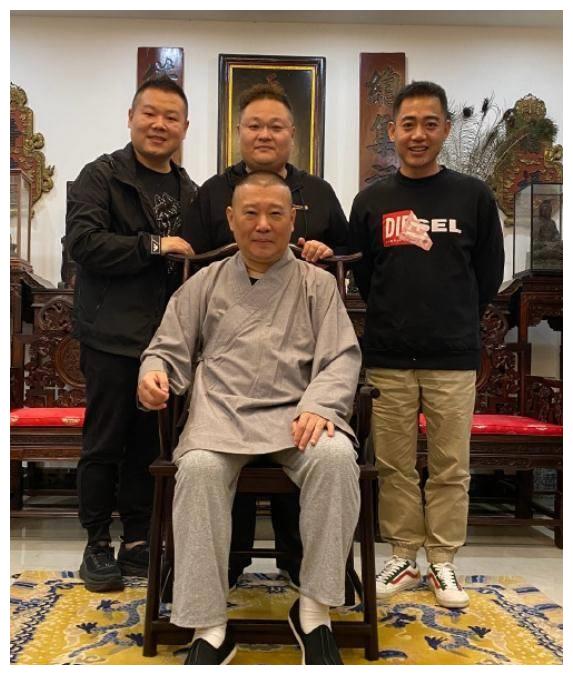 郭德纲与徒弟们聚餐,却看出岳云鹏地位不同?