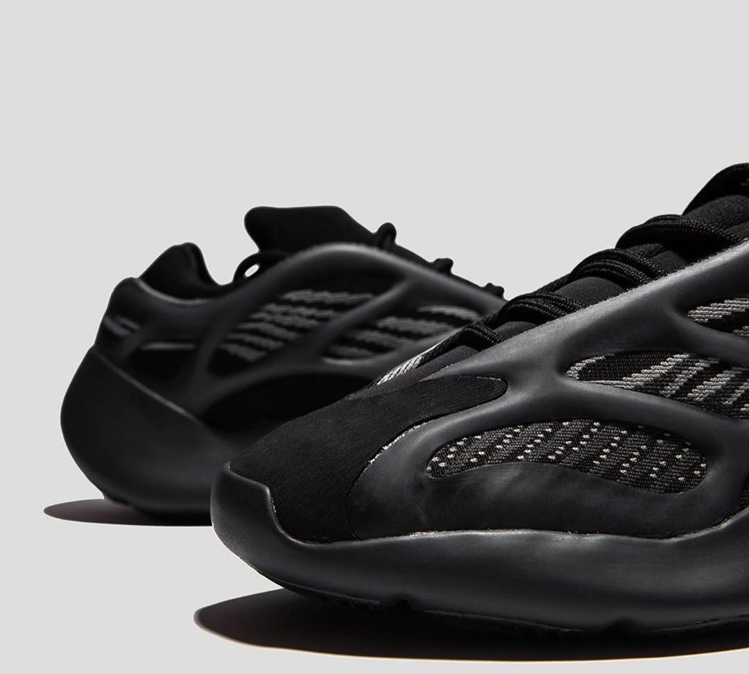 定档黑武士yeezy700v3将于4月11发售全家尺码一并奉上