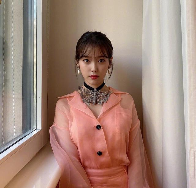 iu李智恩好甜穿白色缕空裙纯洁灵动腰真细