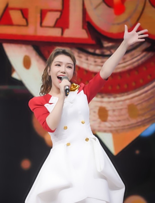 《黄金100秒》聚焦百姓 维妮娜助选手安心表演