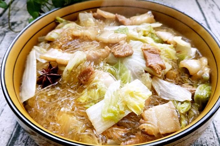 东北名菜白菜粉条炖猪肉粉条劲道猪肉美味鲜美又下饭