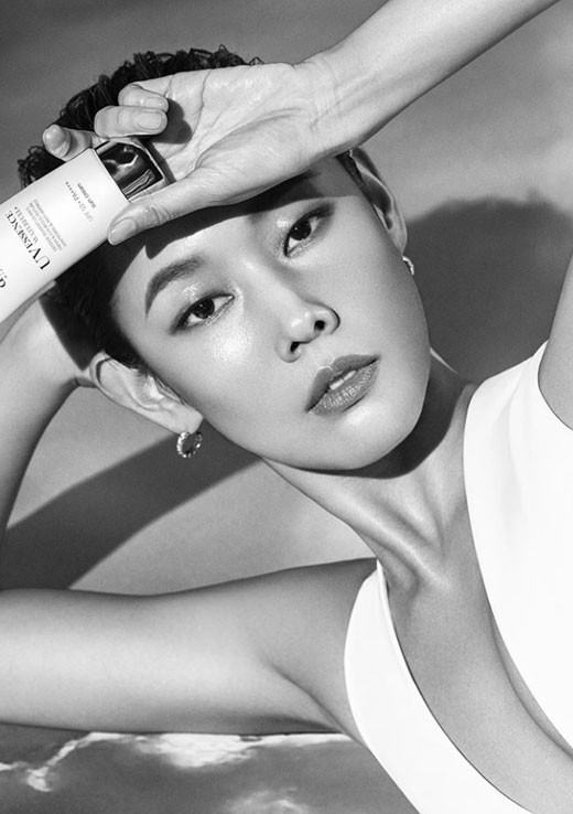 韩国女模特韩惠珍sns发布最新杂志写真