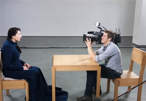 人性到底多可怕?她将身体麻醉后任人处置,路人的举止让她害怕休闲区蓝鸢梦想 - Www.slyday.coM 人性到底多可怕?她将身体麻醉后任人处置,路人的举止让她害怕休闲区蓝鸢梦想 - Www.slyday.coM