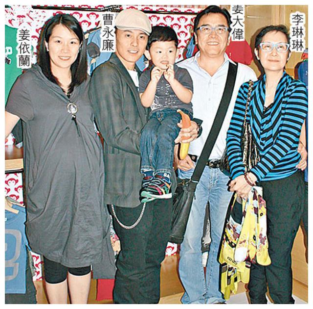 姜大卫儿子与秦沛女儿聚会俊男美女画面养眼两人已低调出道