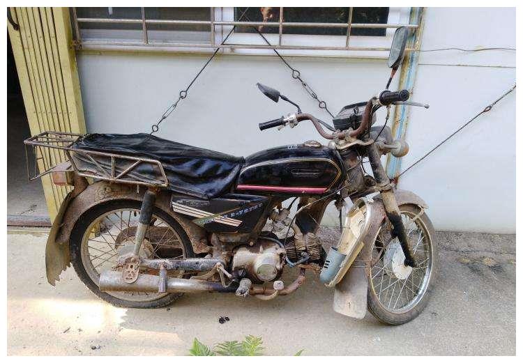 摩托车报废别直接卖,车上2个物件,卖了还能再换一辆电动车