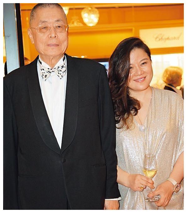 堪称奇迹81岁钢琴家刘诗昆喜当爹44岁妻子成功诞下幼女