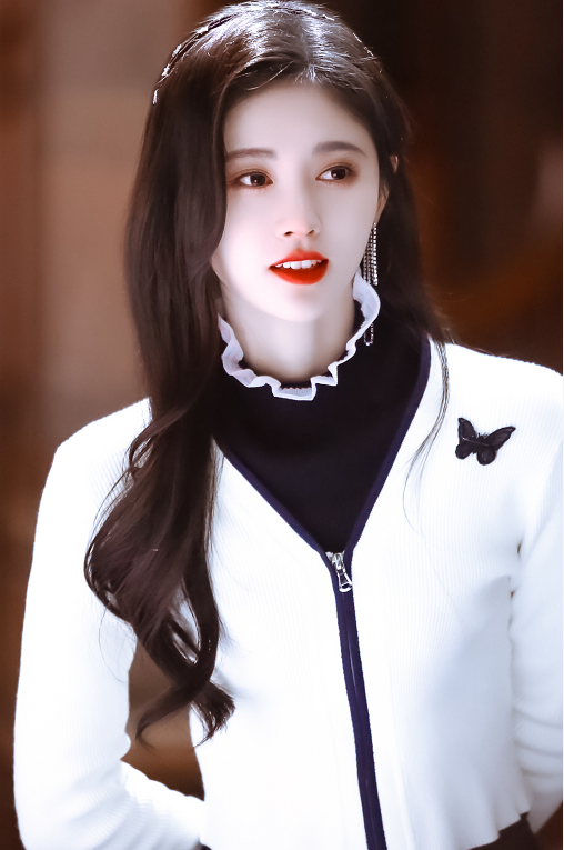 鞠婧祎现代装也半永久,被嘲沉迷韩剧财阀千金风,像偷穿大人衣服