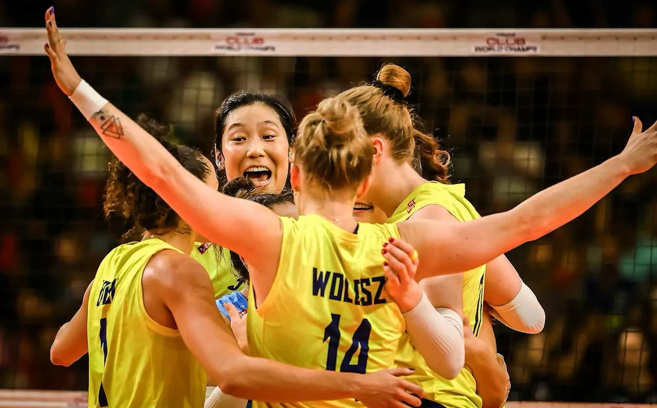 世俱杯半决赛，朱婷关键分再展现大心脏！帮助科内利亚诺晋级决赛