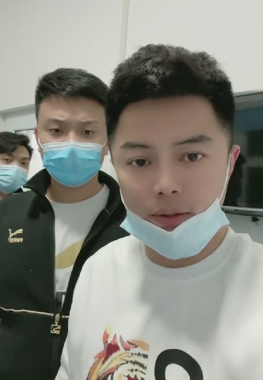 二晨直播带货翻车,被粉丝举报卖劣质产品,自爆外出工作晕倒住院休闲区蓝鸢梦想 - Www.slyday.coM 二晨直播带货翻车,被粉丝举报卖劣质产品,自爆外出工作晕倒住院休闲区蓝鸢梦想 - Www.slyday.coM