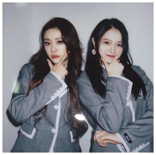 交友需谨慎,周梓倩发长文给好友加油,因曝光喻言决赛造型引热议