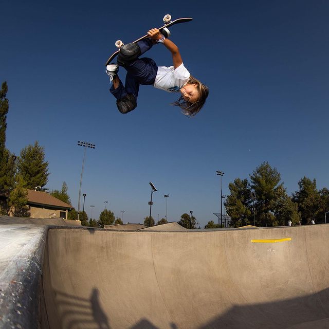 12岁小萝莉参加东奥滑板天才成最年轻奥运选手誓言夺东奥金牌