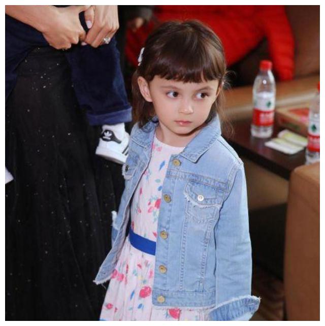 马雅舒女儿被幼儿园劝退,老师表示:解决不了,还是退学吧