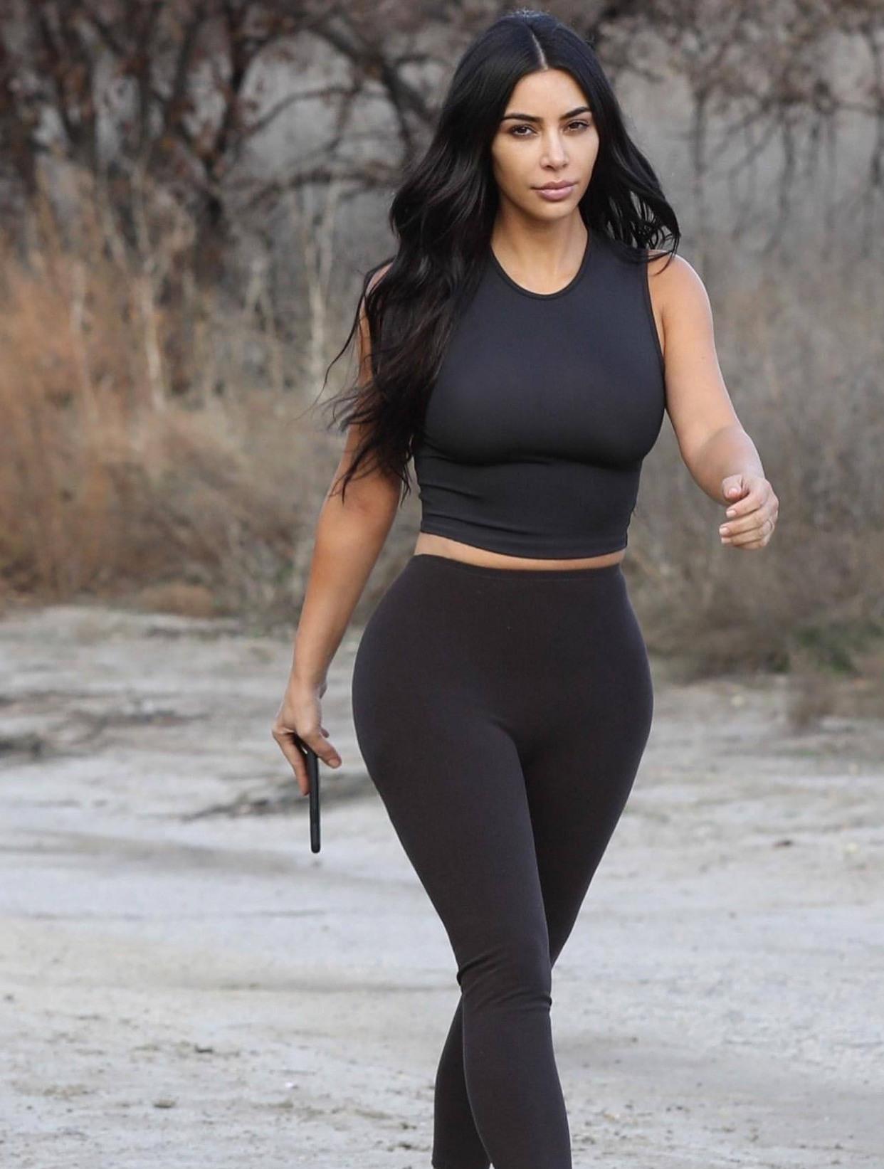 7 其实现在的金·卡戴珊减肥了,不过穿上这种很漂亮的紧身衣之后身材