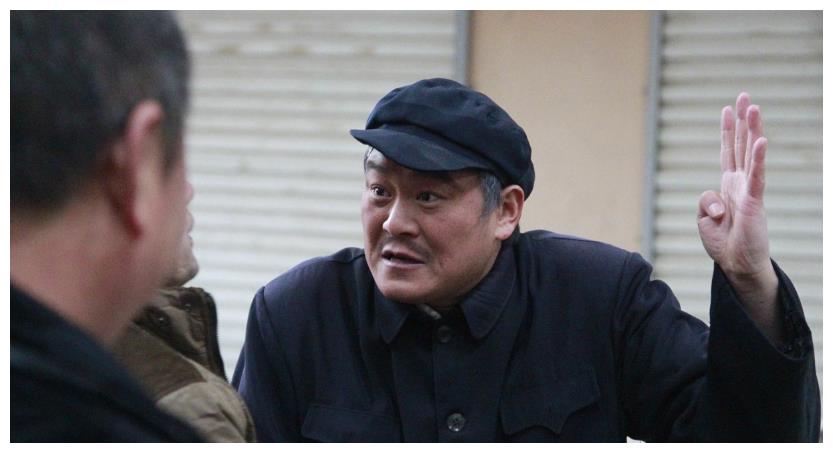 今天主人公的名字叫做王江华,出生在河南省一个村子里,王江华本来是一