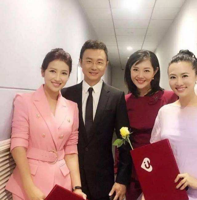 央视主持人刚强儿子刚好近照,春妮刚强两人的生活,平淡而幸福