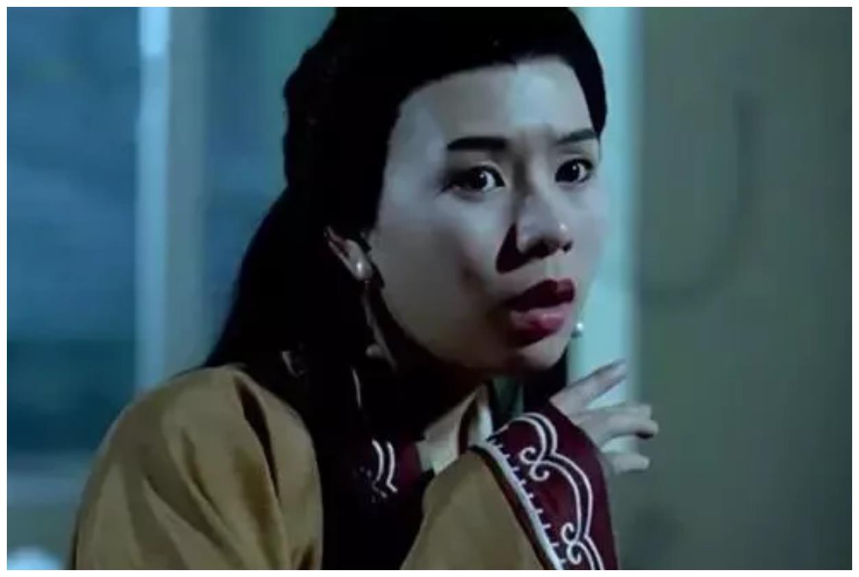 还有就是灵幻先生中的萧红梅,一个侧脸让人印象深刻,其实她是台湾一个