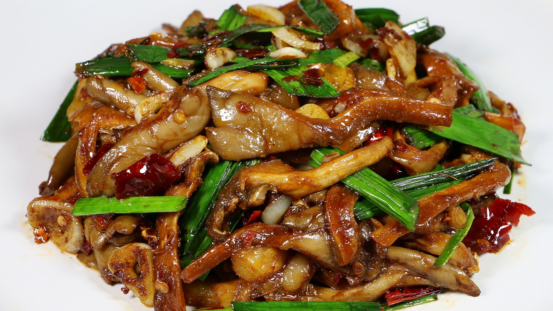 香辣滑嫩的孜然蘑菇来了,炒蘑菇吃出烧烤味,美味加惊喜一次满足|蘑菇