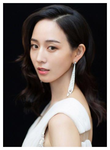 岳云鹏为了表达歉意,他把张钧甯的"甯"字和拼音注释设置成了自己的