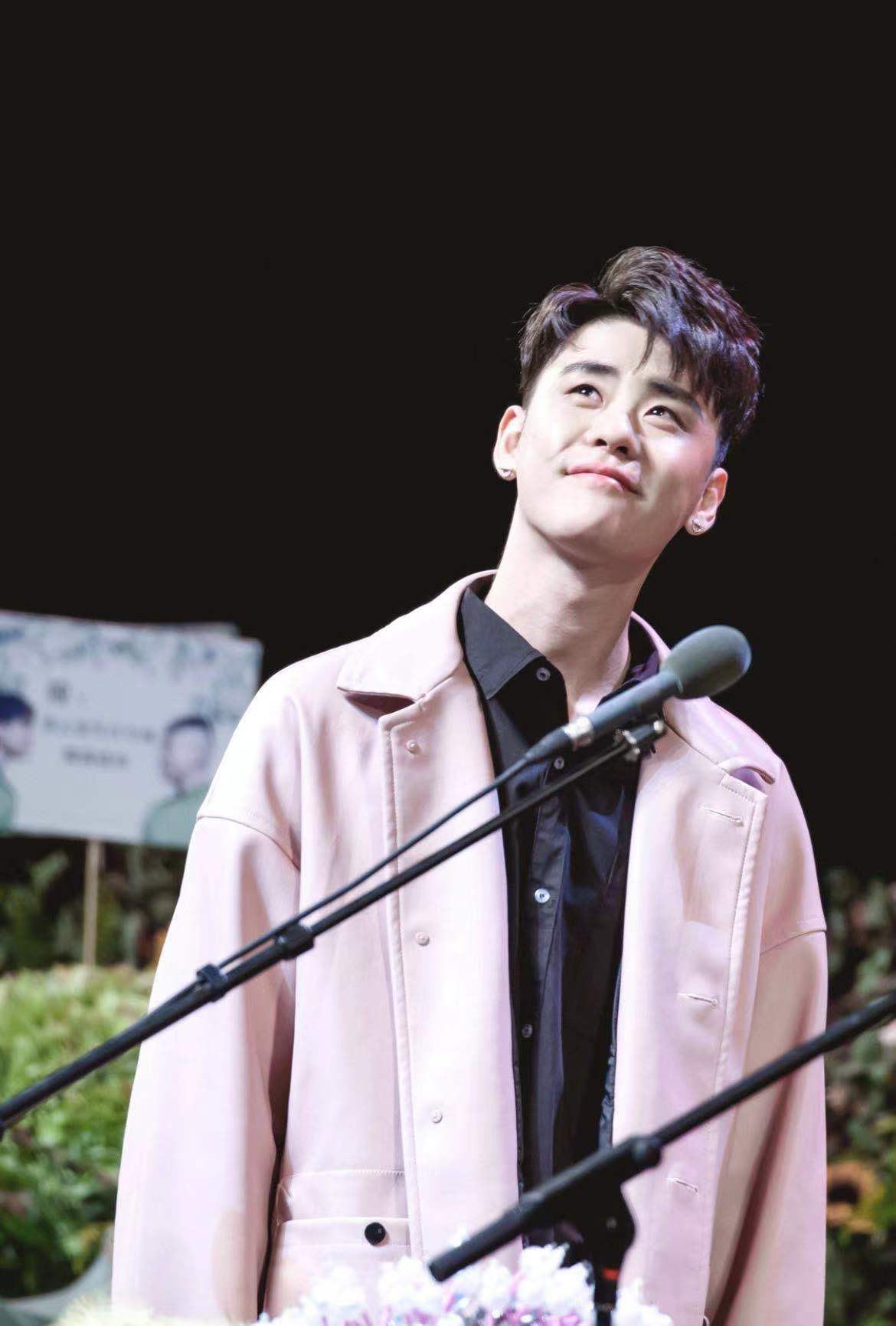 2016年,参加东方卫视的原创喜剧真人秀节目《笑傲江湖第三季》 .