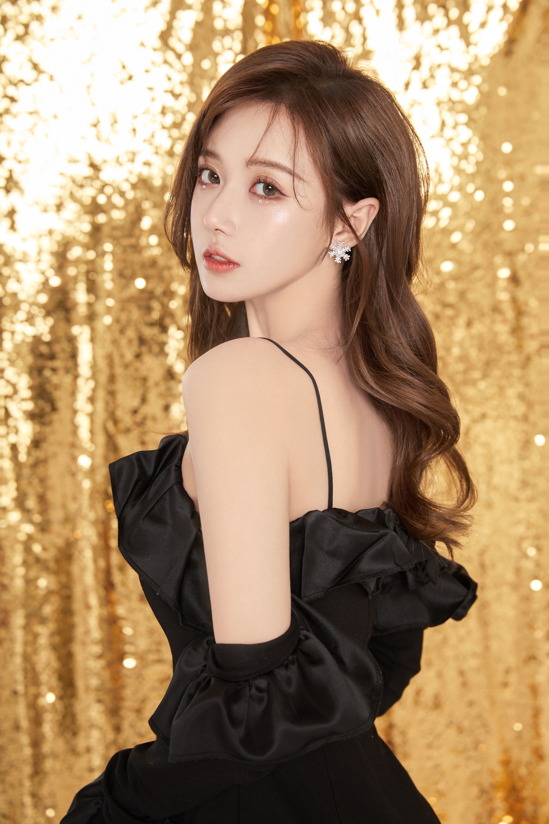 《广寒宫》被国家队翻唱 丸子呦作品不断破圈