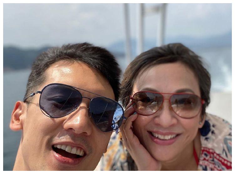 后来余安安就嫁给了李万祺,婚后还生了两个女儿,不过李万祺破产后还不