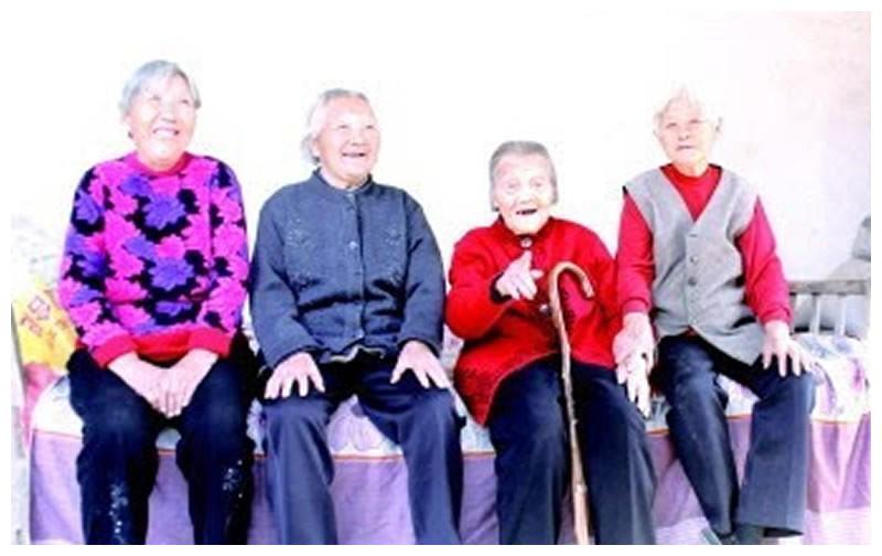 幸福的山东老寿星108岁生出黑发115岁还能穿针引线六世同堂