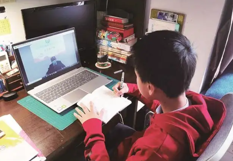 河北老师上网课惨遭炸房,图片语言不堪入目,遇内鬼学生老师很生气休闲区蓝鸢梦想 - Www.slyday.coM
