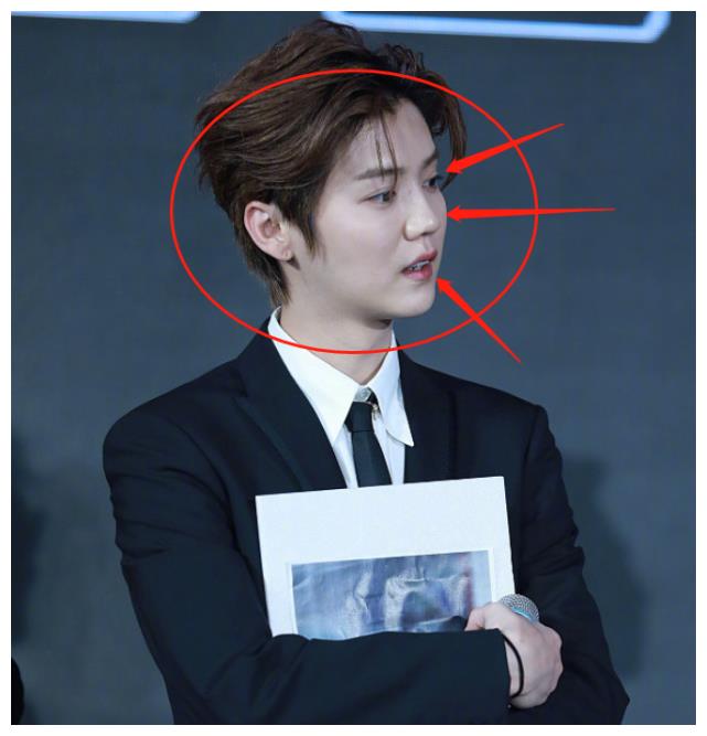 鹿晗久违被拍生图吸引全场的却是腿30岁能保持这样谁信啊