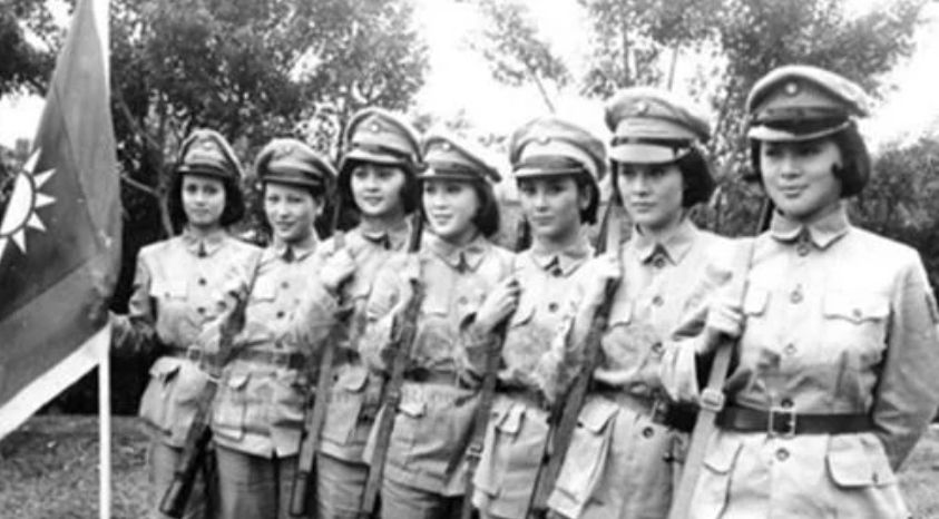 解放军战争中,被解放军俘虏的国民党女兵照