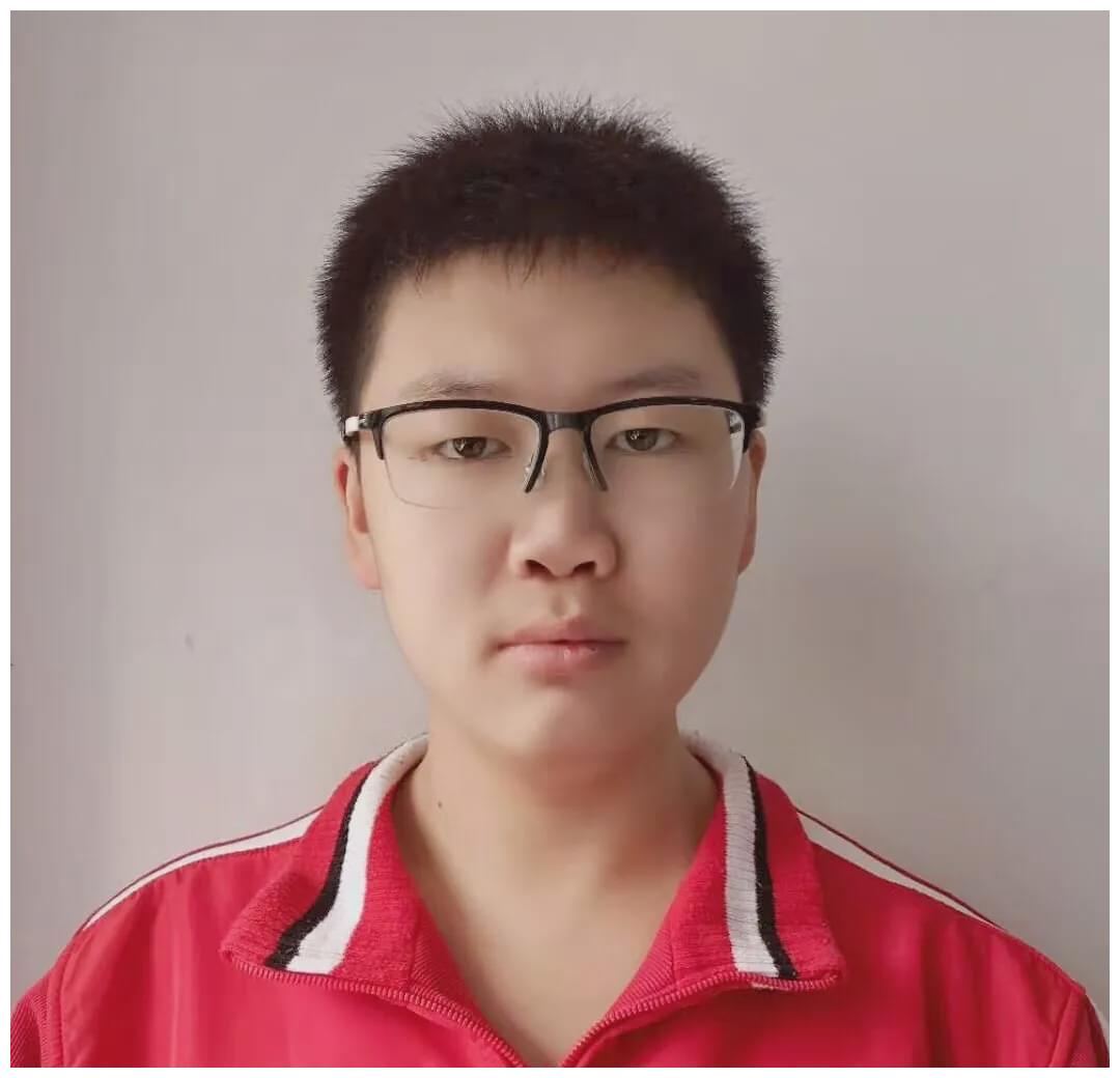 张哲宇 类别:文史类 中考成绩:574分 高考成绩:538分