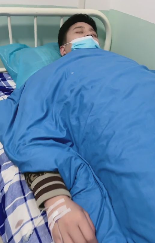 二晨直播带货翻车,被粉丝举报卖劣质产品,自爆外出工作晕倒住院休闲区蓝鸢梦想 - Www.slyday.coM 二晨直播带货翻车,被粉丝举报卖劣质产品,自爆外出工作晕倒住院休闲区蓝鸢梦想 - Www.slyday.coM