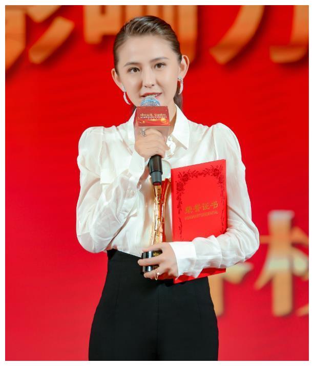 热依扎穿上"例假裙",这身材谁扛得住|新疆|热依扎|白玉兰奖_新浪新闻