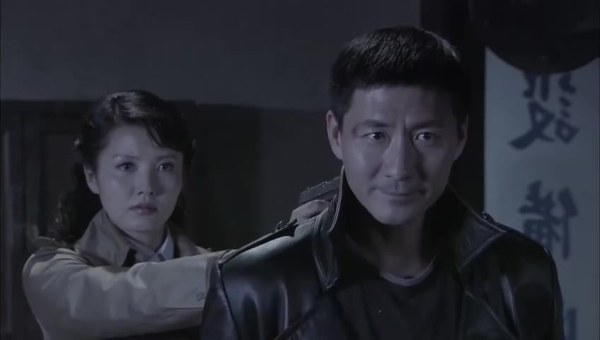 飞虎神鹰敌人以为燕双鹰傻,燕双鹰笑他们看不穿,都在掌握中