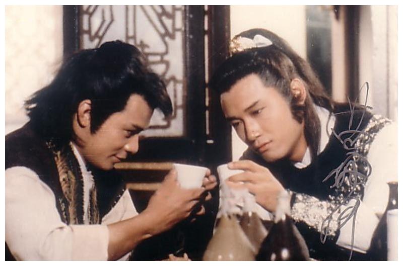就是翁美玲饰演的秦惜惜,而苗侨伟后来在《绝代双骄》中饰演了一个