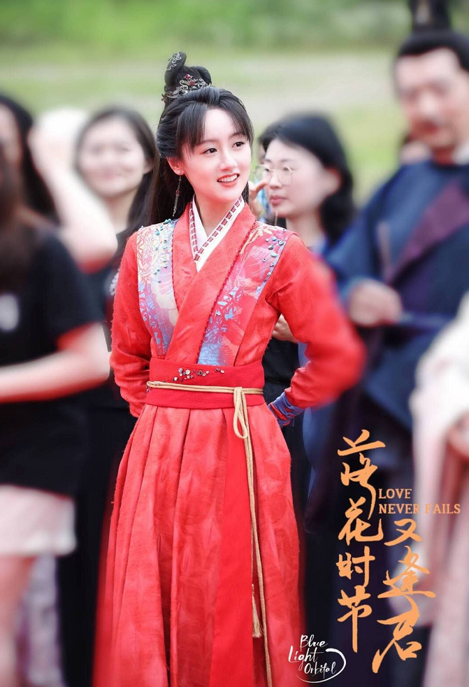 古装女神袁冰妍新剧开机,一身红装英姿飒爽!