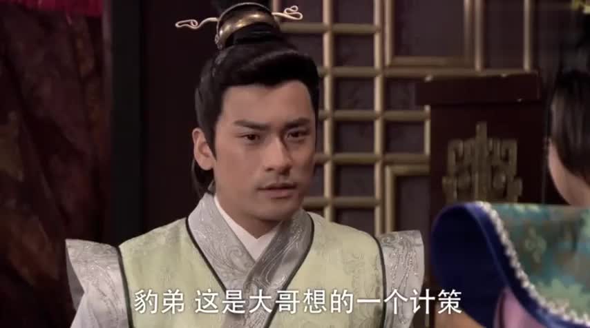 薛平贵为救妹妹与魏豹大打出手,妹妹却出手救魏豹,平贵一脸茫然