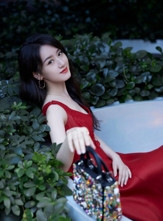 袁冰妍近况令人担忧留守横店食宿自理已脱离剧组情绪不稳定