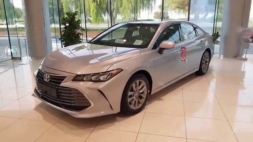 2020款丰田亚洲龙到店实拍,近距离了解外观与内饰