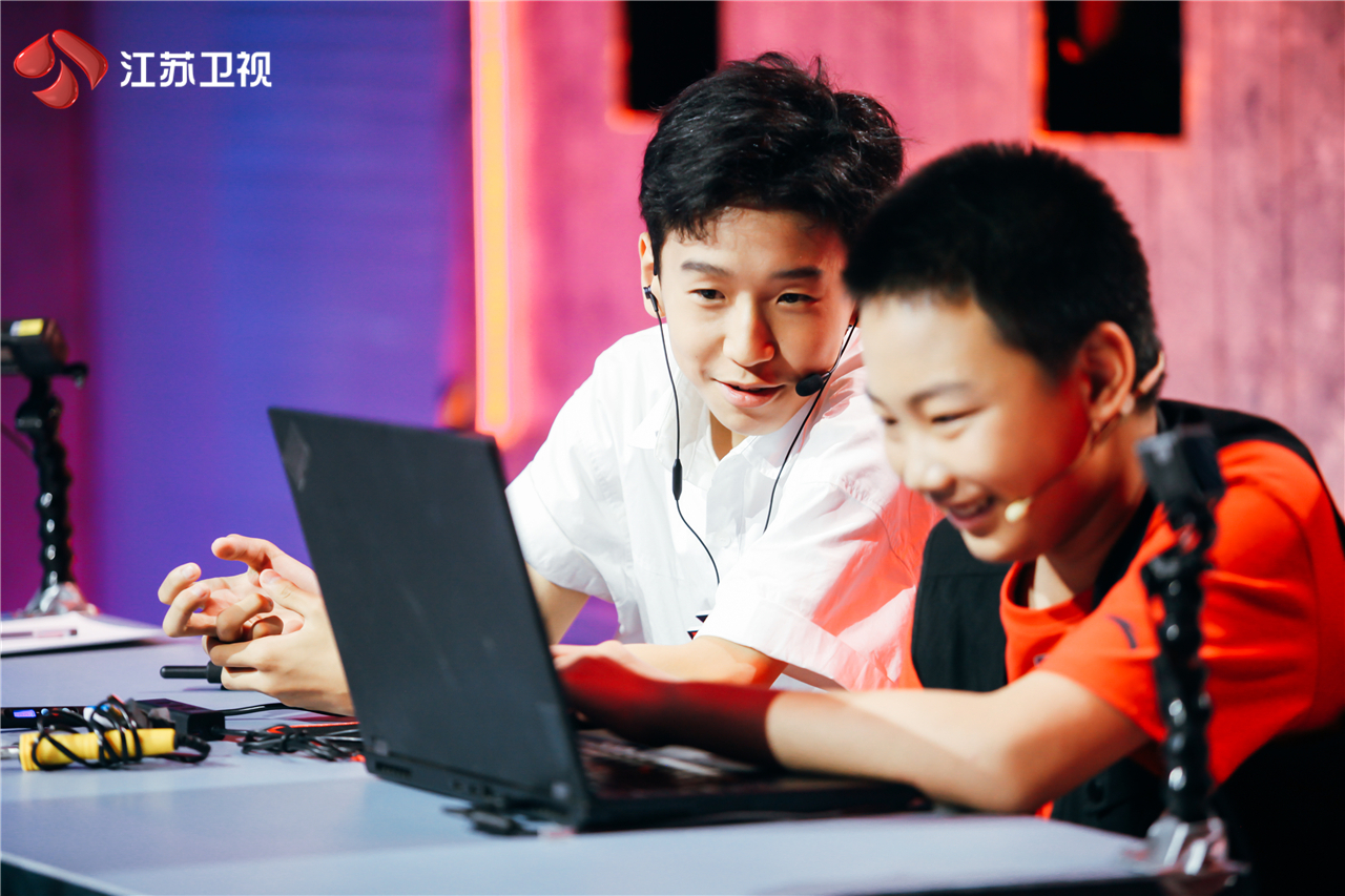 紧急呼叫!《超脑少年团》今晚要"造"手机了